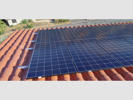 Installation de modules photovoltaiques à Brussieu