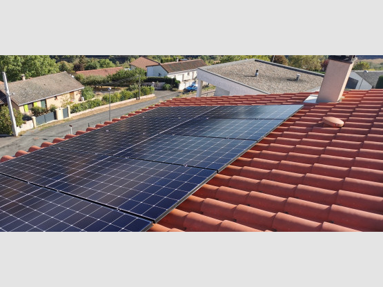 Installation de modules photovoltaiques à Brussieu