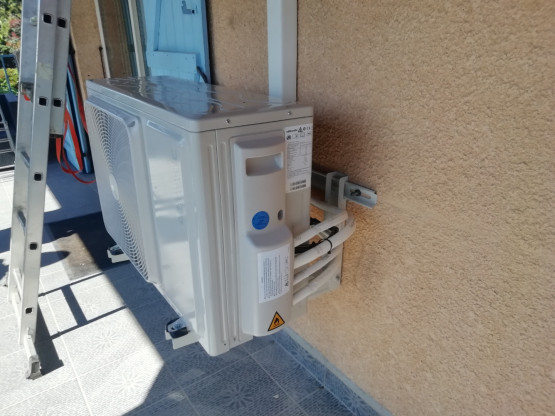 Installation d'une climatisation BI-SPLITS dans une villa à DENICÉ
