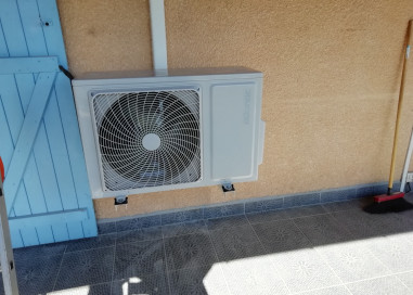 Installation d'une climatisation BI-SPLITS dans une villa à DENICÉ